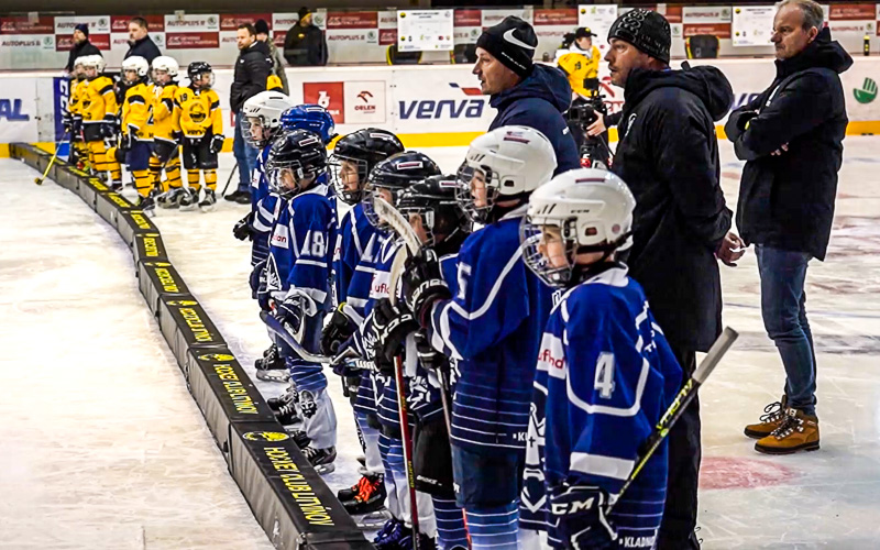 VIDEO: Malí hokejisté v Litvínově poznávají atmosféru opravdového turnaje
