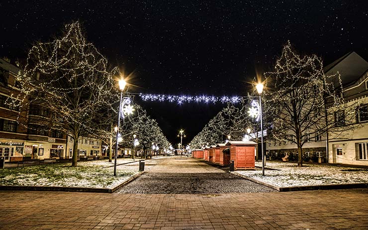 VIDEO: Vánočně nasvícený Litvínov. Podívejte se, jak se letos povedla výzdoba ve městě