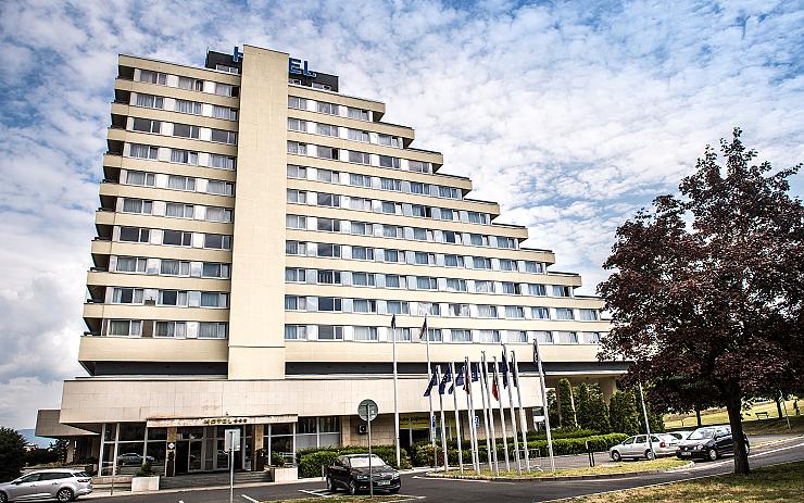 Hotel Cascade hledá nové zaměstnance na pracovní pozici recepční