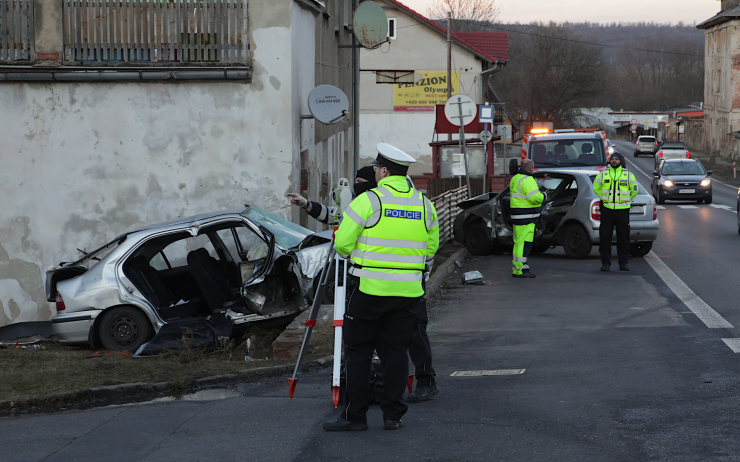 Co se stalo před nehodou v Havrani? Řidič ujížděl policistům, měl k tomu hned několik důvodů!