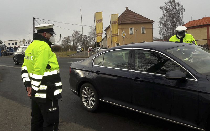 Akce policistů na silnicích Mostecka: Lidé se nepoutají a vyrazí i ve vraku, zjistily kontroly