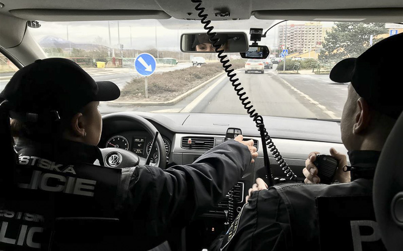 Děti v Mostě se ocitly v nesnázích. Zmizela šestiletá holčička, malý kluk se nevracel domů