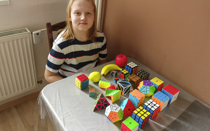 VIDEO: Páťák Ríša sbírá rubikovky a učí se jejich algoritmy. Všechny umí složit