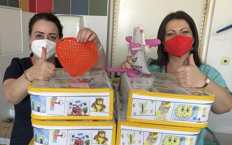 Novorozenci, se kterými se osud nemazlil, dostanou v mostecké nemocnici Kufříky pro život