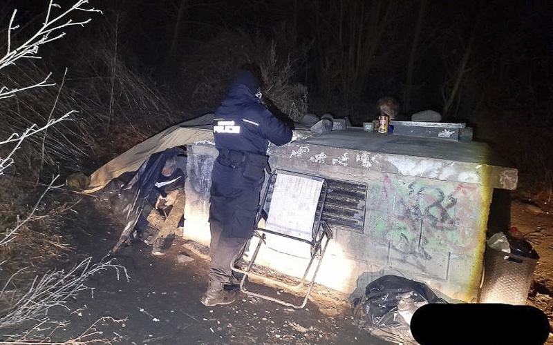 OBRAZEM: Takhle žijí bezdomovci v našem krajském městě. Na bídu si zvykli, pomoc odmítají a nevydrží střízliví