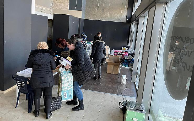 Sběrné místo v Centralu je už otevřené, lidé ho začali plnit potřebnými věcmi