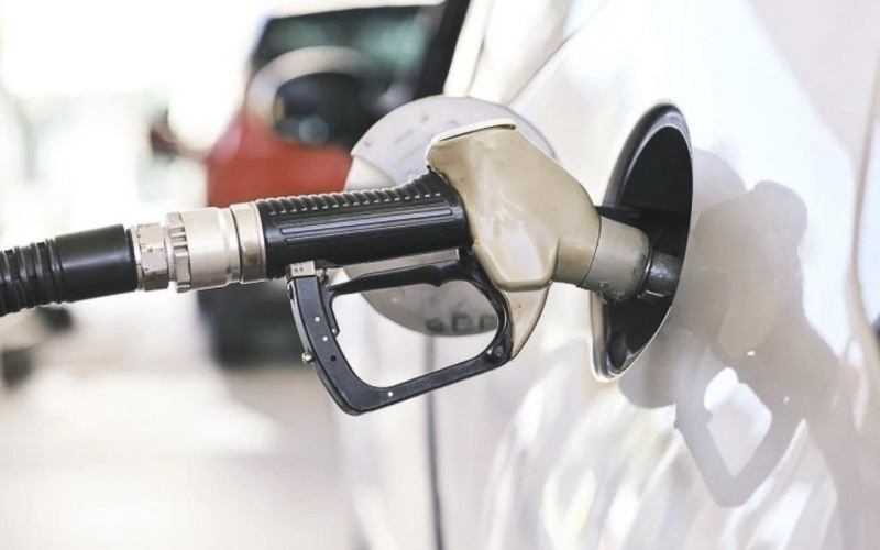 Ceny pohonných hmot lámou další rekordy. Čerpací stanice si podle ekonomů zřejmě „mastí kapsu“ vyššími maržemi