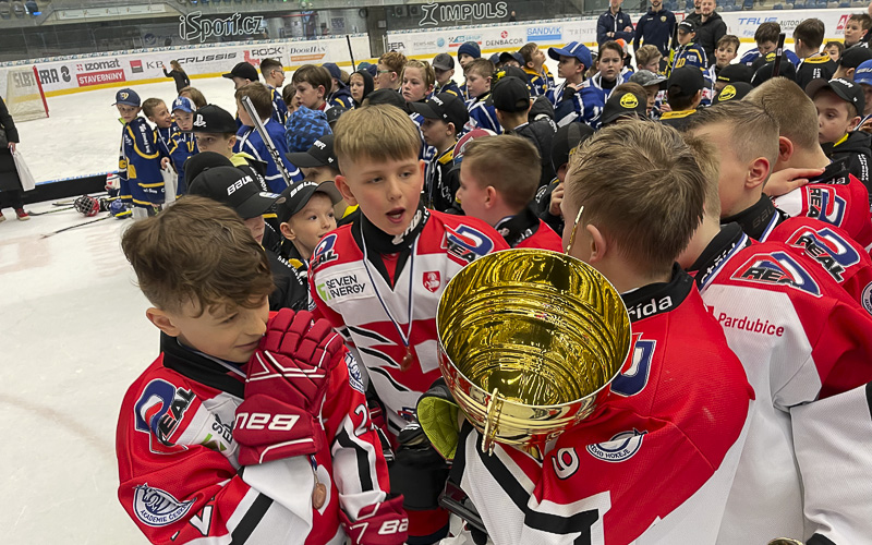 OBRAZEM: Sev.en Hockey Cup vracel dětem znovu chuť ke sportování. Pohár mají Pardubice