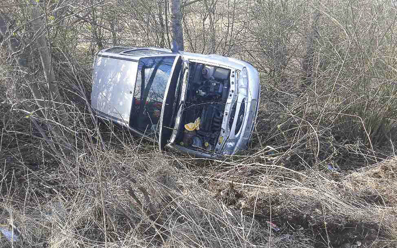 Auto vylétlo v Horním Jiřetíně z cesty, další srážka se stala v Litvínově