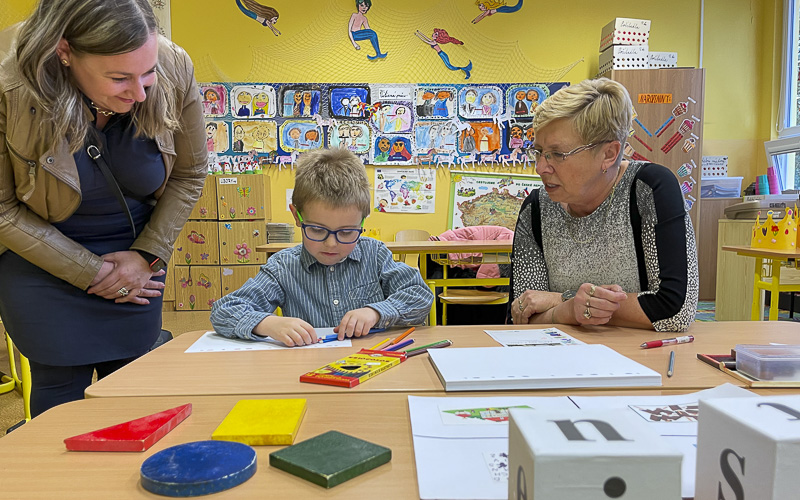 V Mostě začaly zápisy do prvních tříd základních škol, dorazit má rekordní počet dětí