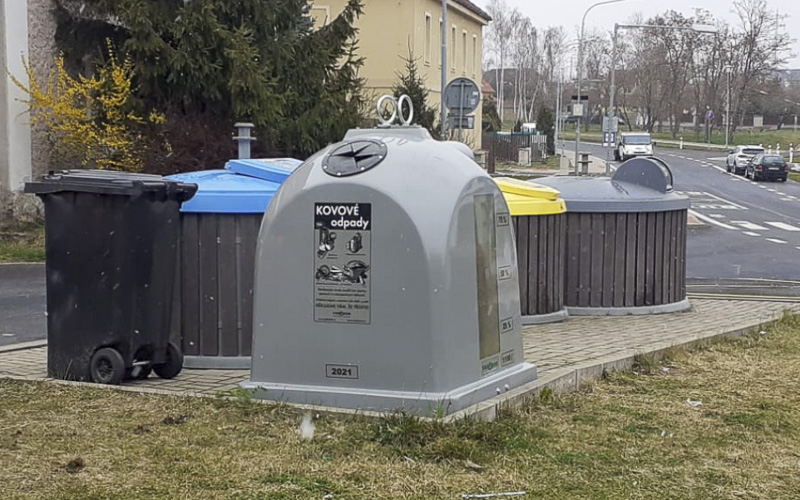 V Mostě přibyly nové šedé popelnice. Kde všude je najdete?