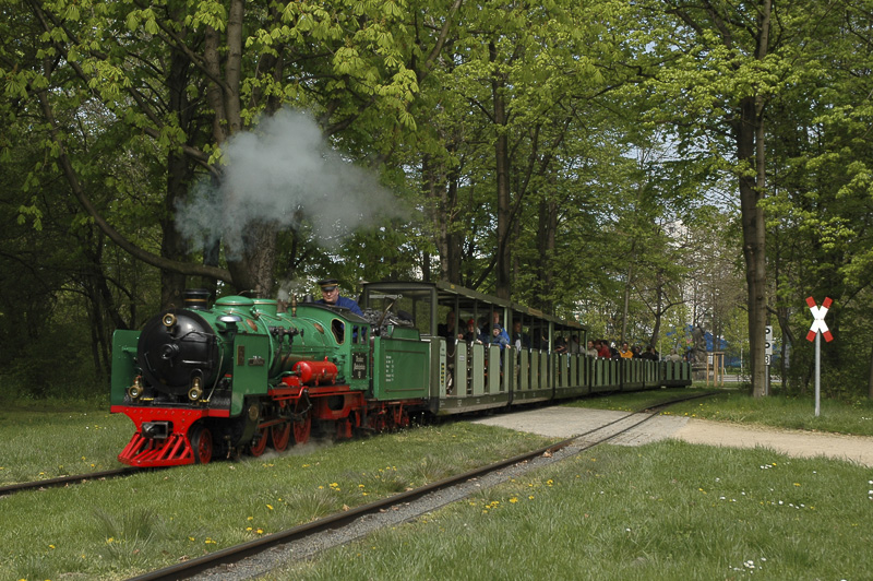 Parková železnice zahajuje svou 73. jízdní sezónu. Lokomotivy se tam prohánějí Velkou zahradou