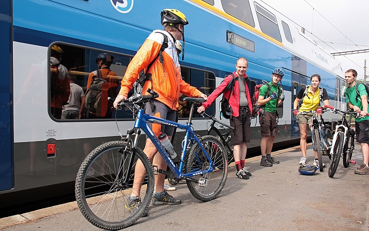 Zájem cyklovýletníků o vlaky je skoro jako před covidem. České dráhy jim nabízí 6 800 spojů s rozšířenou kapacitou
