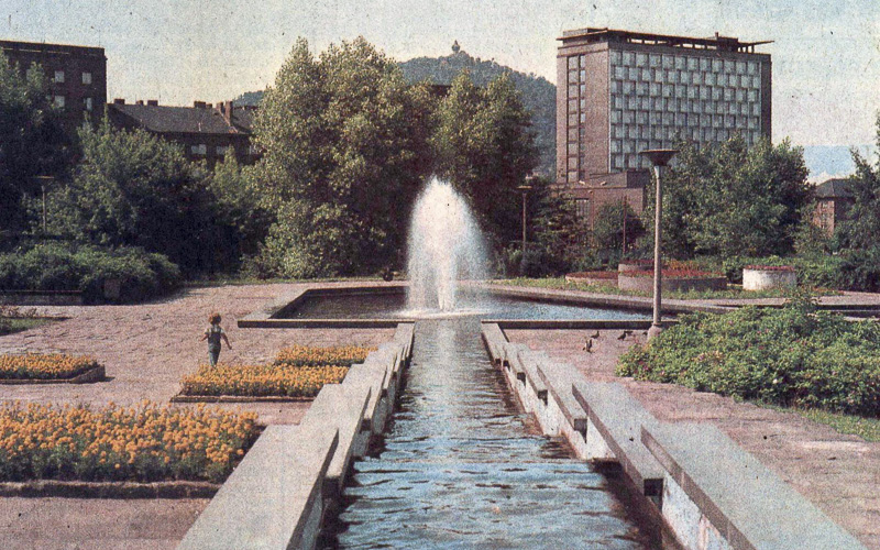    Po desítkách let chátrání se park Střed v Mostě dočká obnovy. Proměna přichází, stavba začíná