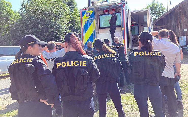 FOTO: Policejní psi, koně a další záchranáři v akci! Takto cvičily pořádkové jednotky hledání pohřešovaných osob