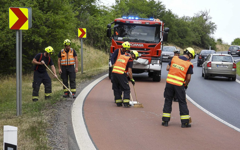 FOTO: Serpentiny nad Žiželicemi byly plné hřebíků!