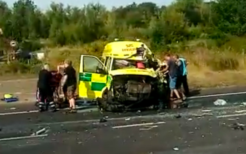 VIDEO: První okamžiky po děsivé nehodě. Lidé hned začali pomáhat zraněným