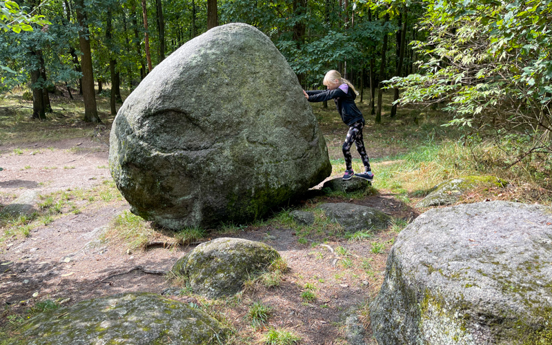 TIP NA VÝLET: Tento viklavý kámen rozhýbal i vítr, škody po vandalech napravoval muž učící chodit obří sochy