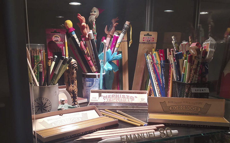 FOTO: Tužky všude, kam se podíváte! Sbírka Mostečana Emanuela Petráně má přes sedm a půl tisíce kousků