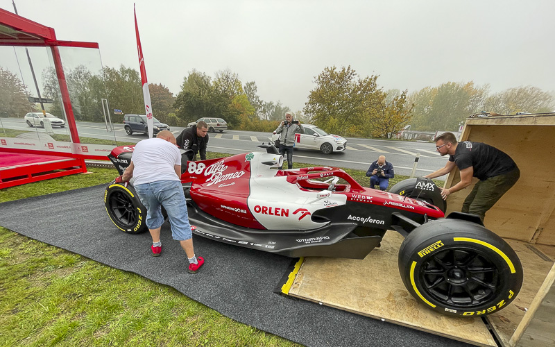 VIDEO: Formule 1 u chemičky! Přijeďte se během týdne podívat na závodní monopost