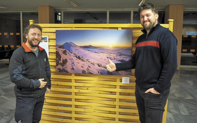 Prostory mostecké nemocnice zdobí fotografie severočeské přírody