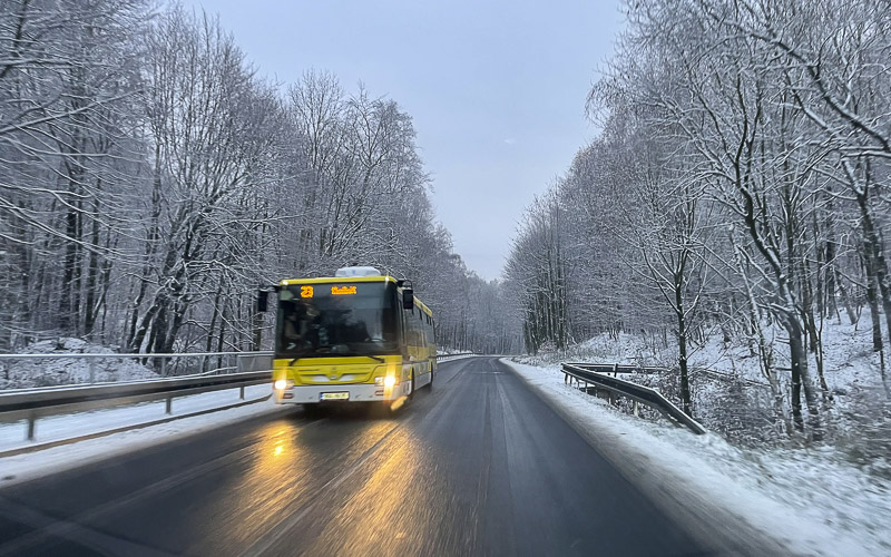 Doprava aktuálně: Na silnicích leží rozbředlý sníh, platí výstraha od meteorologů