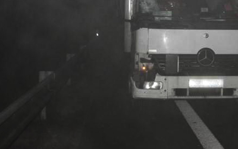 AKTUÁLNĚ: Kamion srazil chodce, silnice mezi Mostem a Zálužím je zavřená