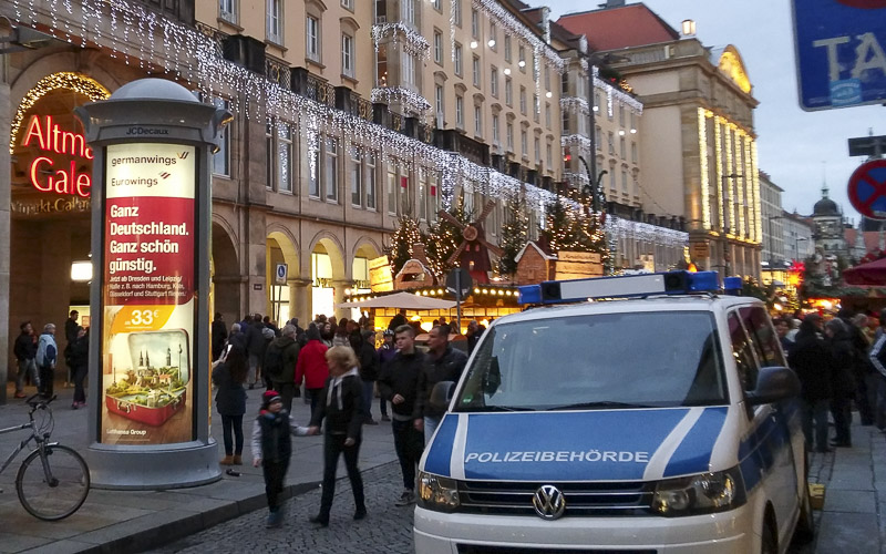 PRÁVĚ TEĎ: Slavné trhy v Drážďanech jsou zavřené. V centru vraždil muž a ukryl se v Altmarkt Galerii