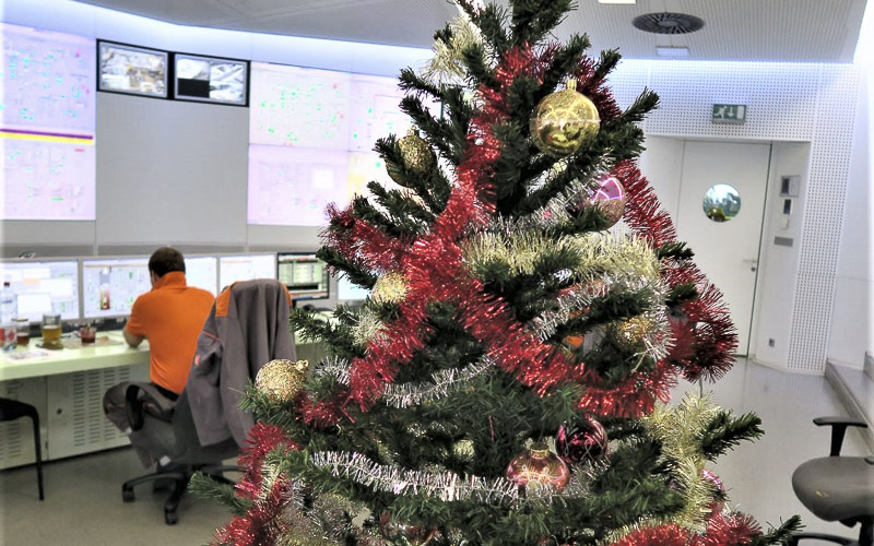 Vánoční svátky energetiků: Řada z nich bude v práci, další doma drží pohotovost