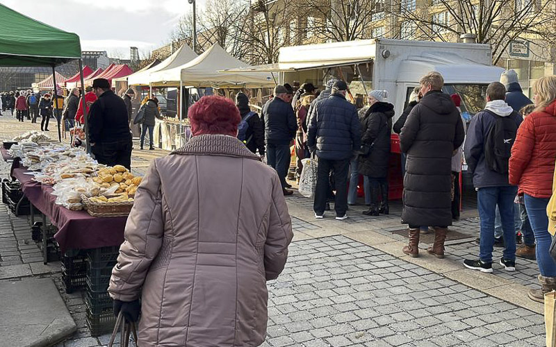 OBRAZEM: Mistři řezníci v obležení. Lidé v Mostě vyrazili na zabijačkové hody