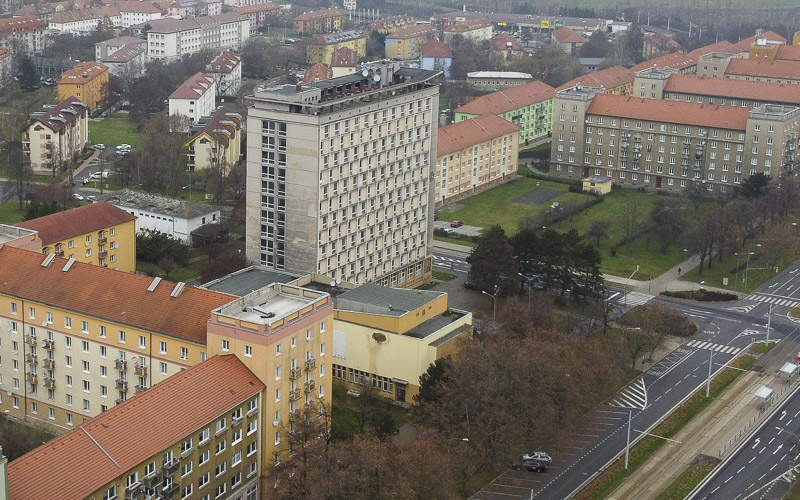 Policisté pátrají po stříbrném vozidle. U Domina se střetlo se ženou