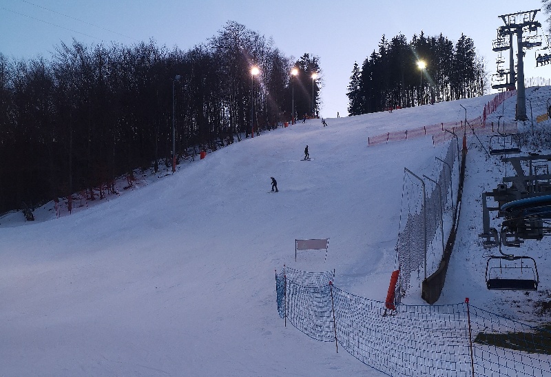 Skiareály chytily druhý dech. Využijte konec jarních prázdnin k zimním radovánkám