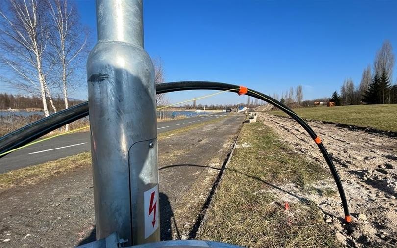 Část dráhy na Matyldě se zúží. Jen na chvíli. Začala výstavba osvětlení