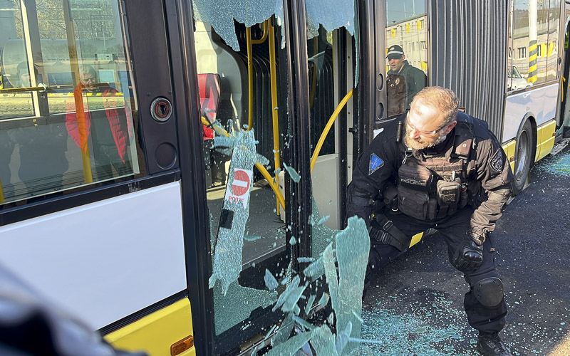 Vyřazený autobus dopravního podniku posloužil k výcviku strážníkům z Mostu i Litvínova