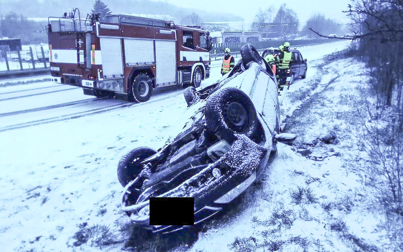 AKTUÁLNĚ: Sněhová kalamita v Ústeckém kraji! Zranění lidé, stojí dálnice, stala se řada nehod