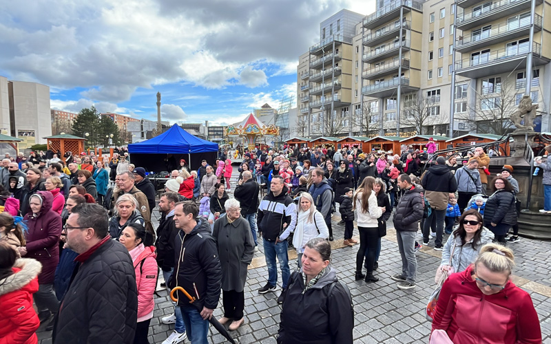 VIDEO: Mostecké 1. náměstí ožilo velikonočním jarmarkem. Přijdte se také podívat?