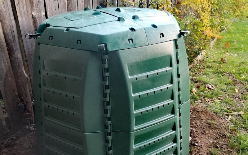 Litvínov rozdává malé kompostéry, aby bioodpad nekončil v popelnicích