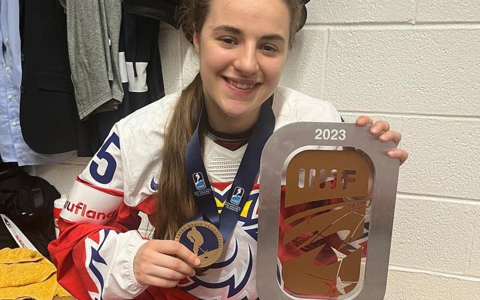 Hokejistka Kristýna Pátková má bronz z mistrovství světa. Gratulaci poslal i její mateřský klub