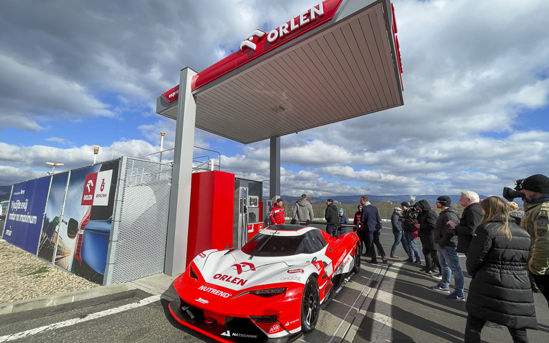 VIDEO: Síť ORLEN Benzina rozšiřuje partnerství s Autodromem Most a podporuje závodní tým Janík Motorsport