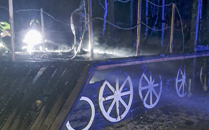 Oblíbená mašinka v mosteckém parku Šibeník lehla popelem