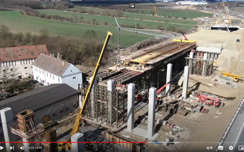 VIDEO: Jeden měsíc stavby nového úseku D7 v několika minutách
