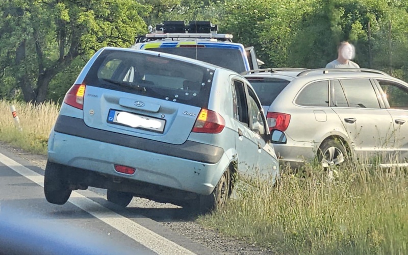 Na výjezdu z Mostu za Čepirohy počítejte s drobným zdržením. Auto tam porazilo psa