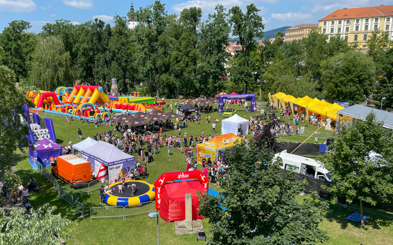 OBRAZEM: Velký rodinný festival s youtubery přitáhl davy, z rodin vytáhl tisíce korun