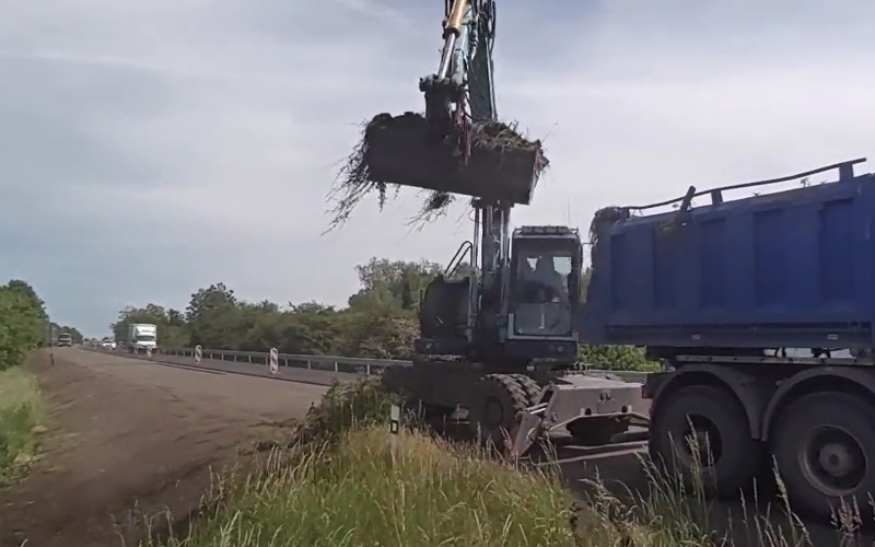 VIDEO: U Želkovic pokračuje oprava silnice. Podívejte se, jak to tam aktuálně vypadá