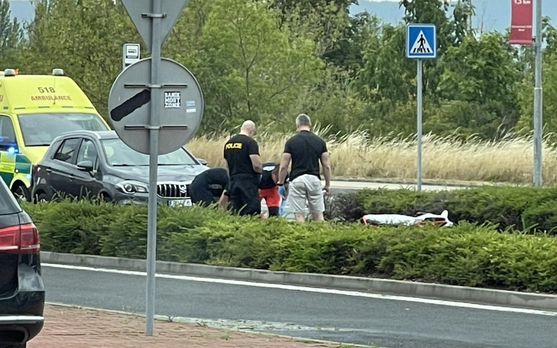 Sražený chodec u zimního stadionu! Na místě jsou už záchranné složky