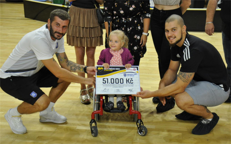 Charitativní florbalový turnaj vynesl malé Majdalence 51 tisíc korun