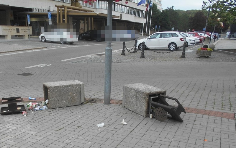 Agresivní opilec převracel odpadkové koše, v krvi mu kolovalo skoro dvě a půl promile. Skončil na záchytce