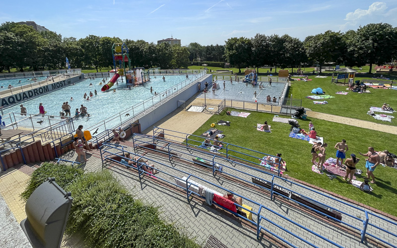 Aquadrom v Mostě uzavřel na několik týdnů vnitřní bazény, venkovní areál zůstal otevřený