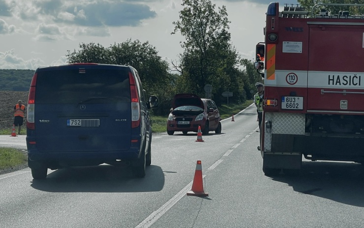 PRÁVĚ TEĎ: Dopravní nehoda dvou osobních aut blokuje silnici na Žatec