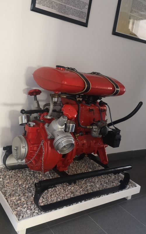 hasičárna starý motor